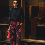 Pantalón de pata ancha negro y fucsia