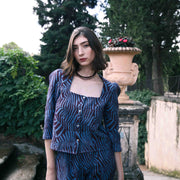 Top estampado con escote trapecio