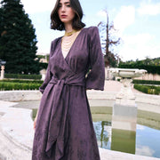 Vestido cruzado color berenjena